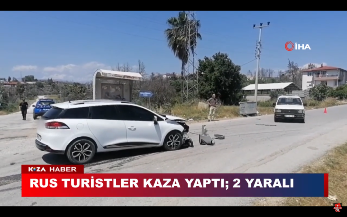 RUS TURİSTLER KAZA YAPTI; 2 YARALI