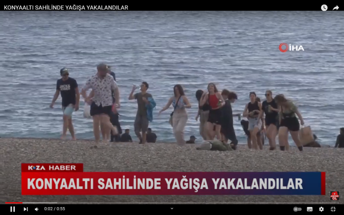 KONYAALTI SAHİLİNDE YAĞIŞA YAKALANDILAR