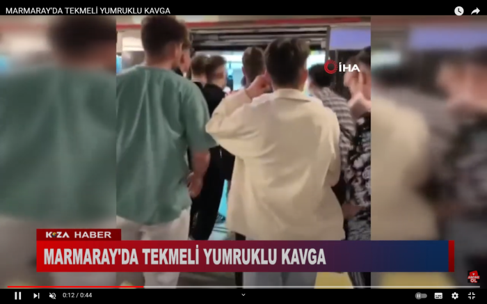 MARMARAY'DA TEKMELİ YUMRUKLU KAVGA