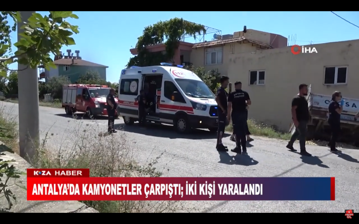 ANTALYA’DA KAMYONETLER ÇARPIŞTI; İKİ KİŞİ YARALANDI