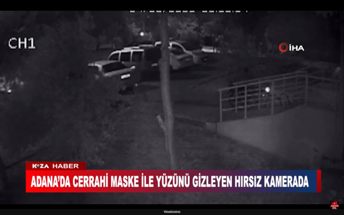 ADANA’DA CERRAHİ MASKE İLE YÜZÜNÜ GİZLEYEN HIRSIZ KAMERADA