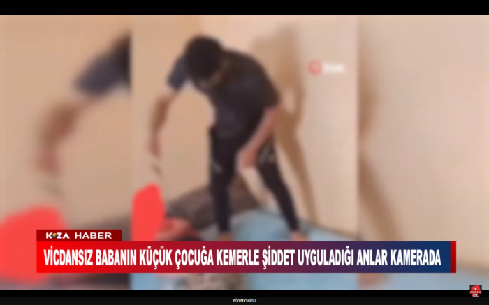 VİCDANSIZ BABANIN KÜÇÜK ÇOCUĞA KEMERLE ŞİDDET UYGULADIĞI ANLAR KAMERADA