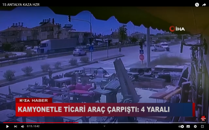 KAMYONETLE TİCARİ ARAÇ ÇARPIŞTI: 4 YARALI