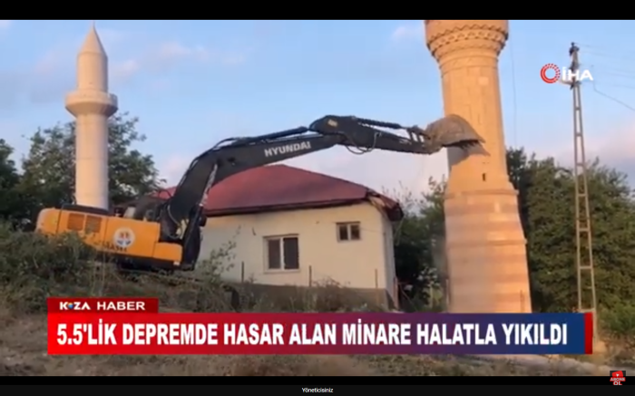 5.5'LİK DEPREMDE HASAR ALAN MİNARE HALATLA YIKILDI