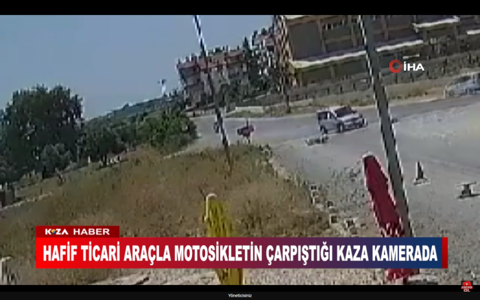 HAFİF TİCARİ ARAÇLA MOTOSİKLETİN ÇARPIŞTIĞI KAZA KAMERADA